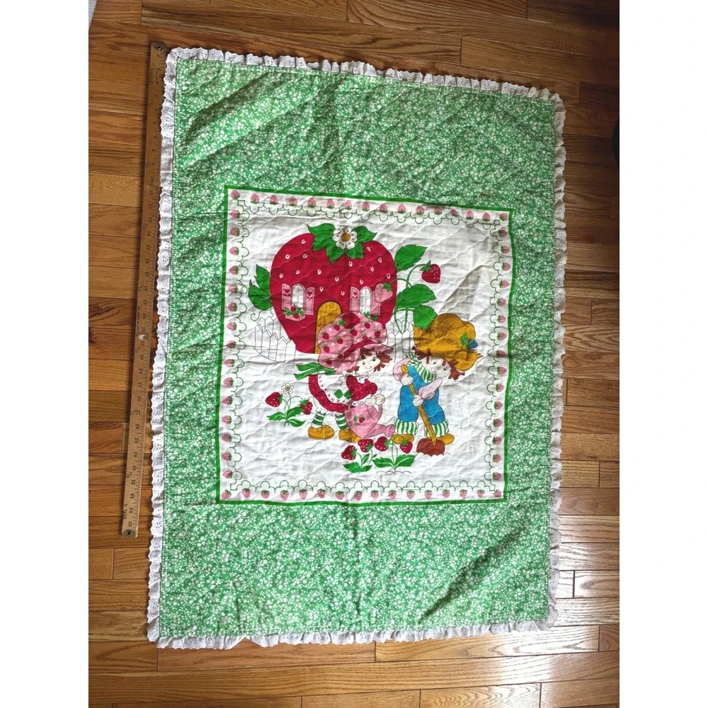 Vintage 80s Strawberry Shortcake Baby Crib Quilt Eyelet Lace 43x33 Retro